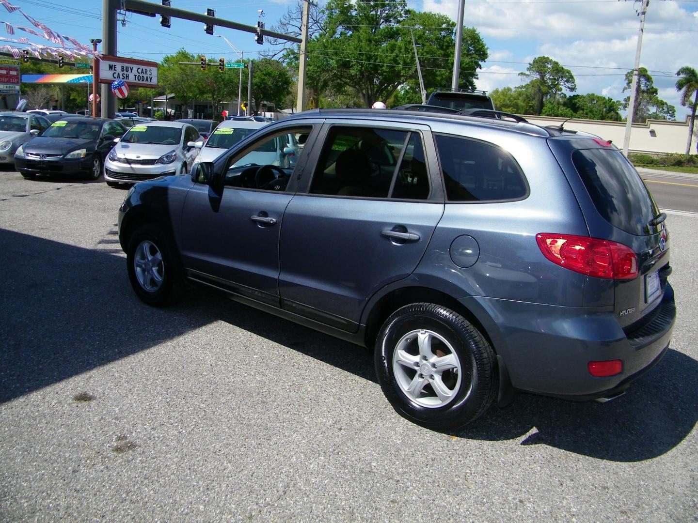 2007 Gray /Gray Hyundai Santa Fe GLS (5NMSG13D57H) with an 2.7L V6 DOHC 24V engine, Automatic transmission, located at 4000 Bee Ridge Road, Sarasota, FL, 34233, (941) 926-0300, 27.298664, -82.489151 - Photo#3